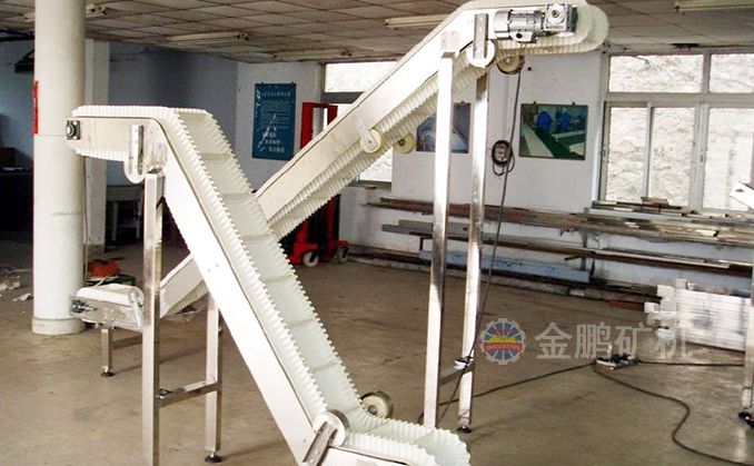 Corrugated sidewall angle belt conveyor