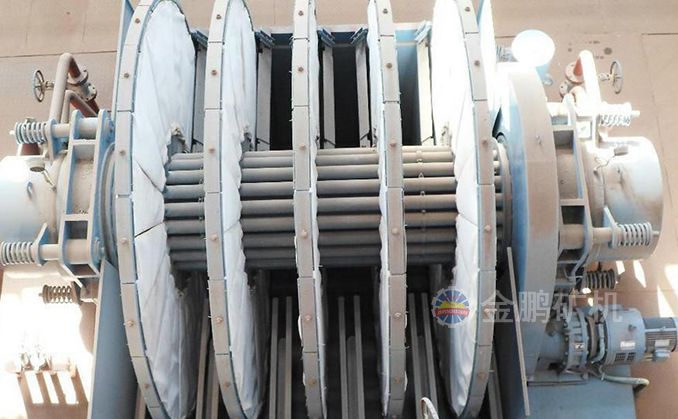 Disc type vacuum filter